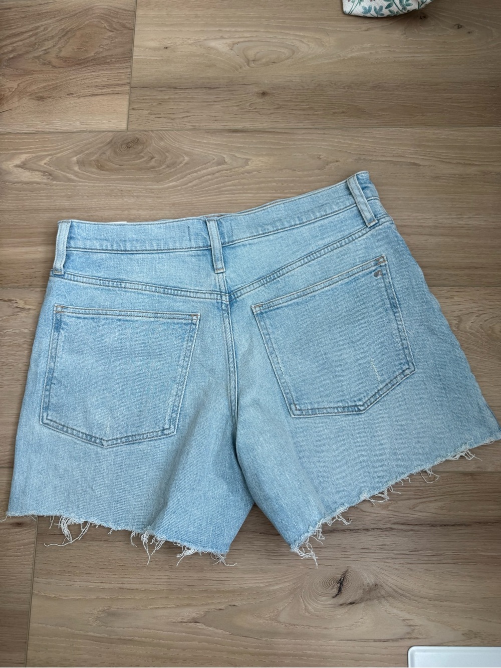 Madewell Women’s Distressed Denim The Perfect Jean Shorts NWT 31 Preppy  Modern - Picture 6 of 6